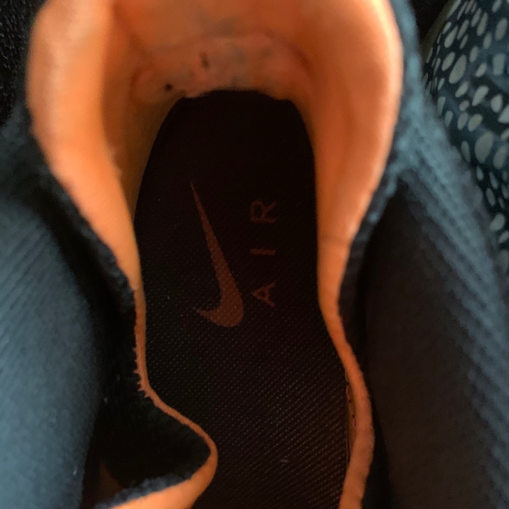 Nike Foam posits 8.5